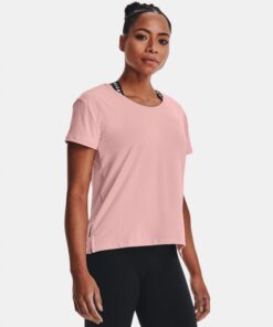 Under Armour Women's RUSH Energy Core Short Sleeve T-Shirts- تيشيرت أندر آرمر رش اينيرجي كور بأكمام قصيرة للنساء لون زهري