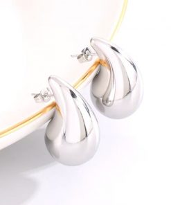 حلق فضي على شكل دمعة عيار 925