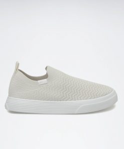 حذاء ريبوك أون لوكس سليب أون للنساء لون أبيض طحيني ونعل أبيض- Reebok Women' Onlux Slip-On Walking Shoes