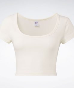 Reebok Women's Classics Cropped Jersey T-Shirt Chalk- تيشيرت ريبوك كلاسيك كروبيد جيرسي للنساء لون طحيني