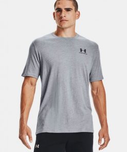 Under Armour Men's Sportstyle Left Chest T-Shirt - تيشيرت أندر آرمر سبورت ستايل ليفت تشيست بأكمام قصيرة للرجال لون سكني