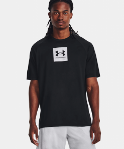 Under Armour Men's UA Tech™ Print Fill Short Sleeve T-shirt-تيشيرت اندر ارمور تيك برينت فيل للرجال لون أسود