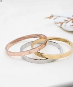 طقم أساور عدد 3 بتصميم كارتيير محفورة بكلمة cartier بألوان مختلفة